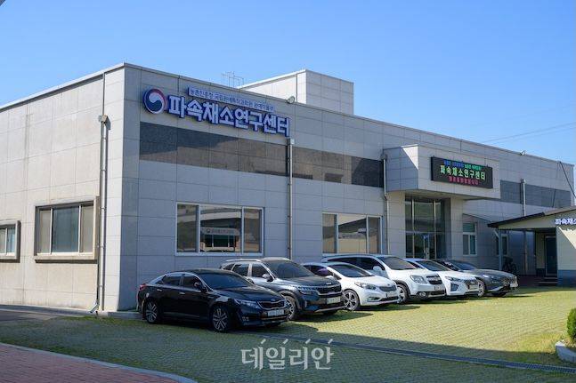 파속채소연구센터는 농촌진흥청 산하 연구기관 중 가장 최근에 설립된 막내 연구시설이다. 그러나 밭작물 기계화 등 산적한 과제를 해결하느라 분주하다. 센터의 중장기 계획은 우리 파속채소 농가들의 희망이 되고 있다. ⓒ데일리안 배군득 기자