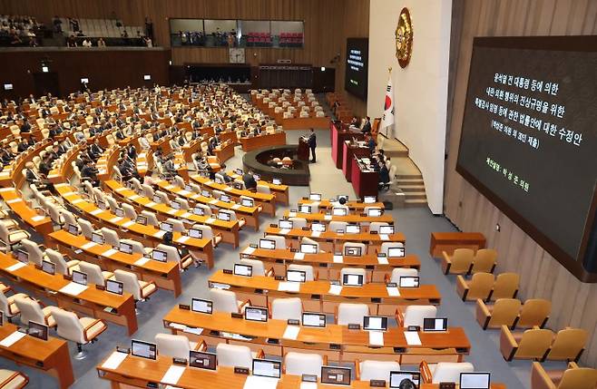 박성준 더불어민주당 의원이 5일 오후 서울 여의도 국회에서 열린 제426회 국회(임시회) 제1차 본회의에서 윤석열전대통령등에의한내란·외환행위의진상규명을위한특별검사임명등에관한법률안에 대한 제안설명을 하고 있다. 사진=뉴시스