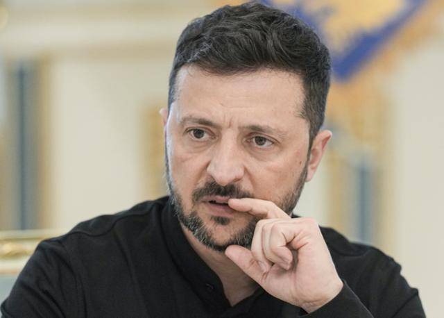 볼로디미르 젤렌스키 우크라이나 대통령이 4일 우크라이나 키이우에서 브리핑을 하고 있다. 키이우=EPA 연합뉴스