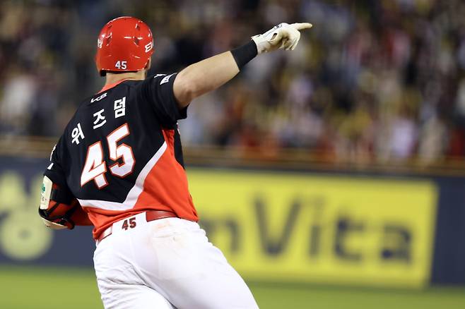 4일 잠실 두산전에서 홈런 포함 3안타를 몰아친 패트릭 위즈덤. KIA 제공