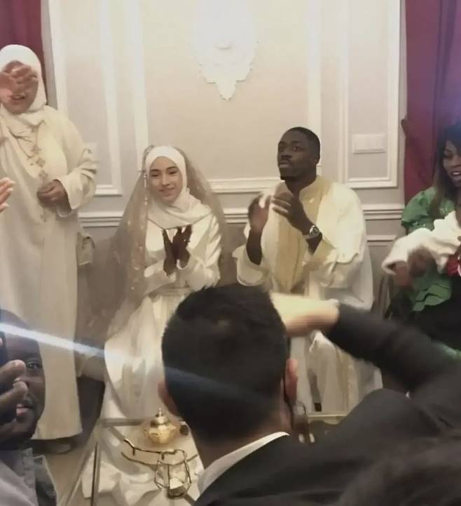 우스만 뎀벨레의 결혼식 모습. 사진=트리뷰나