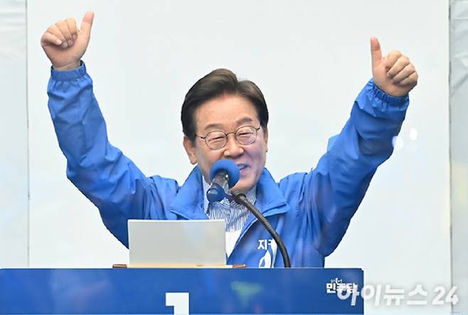 이재명 대통령이 더불어민주당 대선 후보 시절인 2일 오후 경기도 성남시 야탑역 광장에서 열린 선거유세에서 지지를 호소하고 있다. [사진=아이뉴스24]