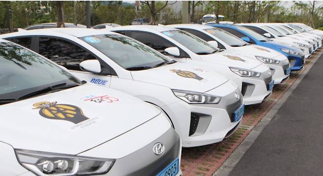 제주공항 인근 렌터카 주차장에 대기 중인 전기차 렌터카들. (제주관광공사 제공)