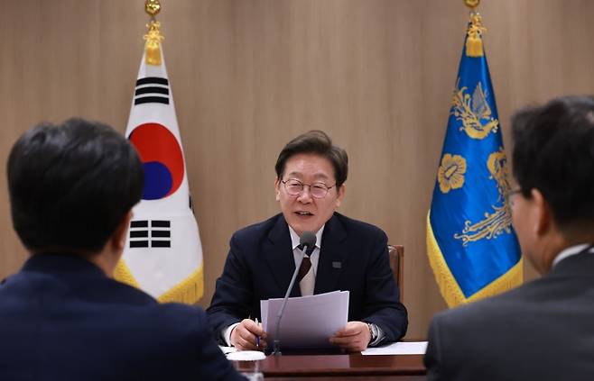 이재명 대통령이 4일 서울 용산 대통령실 청사에서 열린 '대통령 1호 명령, 비상경제점검 태스크포스(TF) 회의'에서 발언하고 있다. /사진=연합뉴스