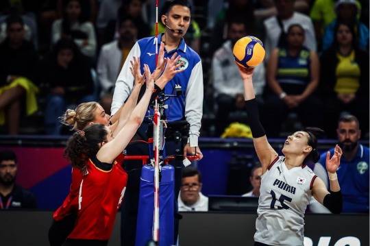 이선우의 밀어 넣기 시도. 사진[연합뉴스]