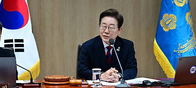 이재명 대통령이 5일 서울 용산 대통령실청사에서 취임 후 열린 첫 국무회의를 주재하고 있다. [이승환 기자]