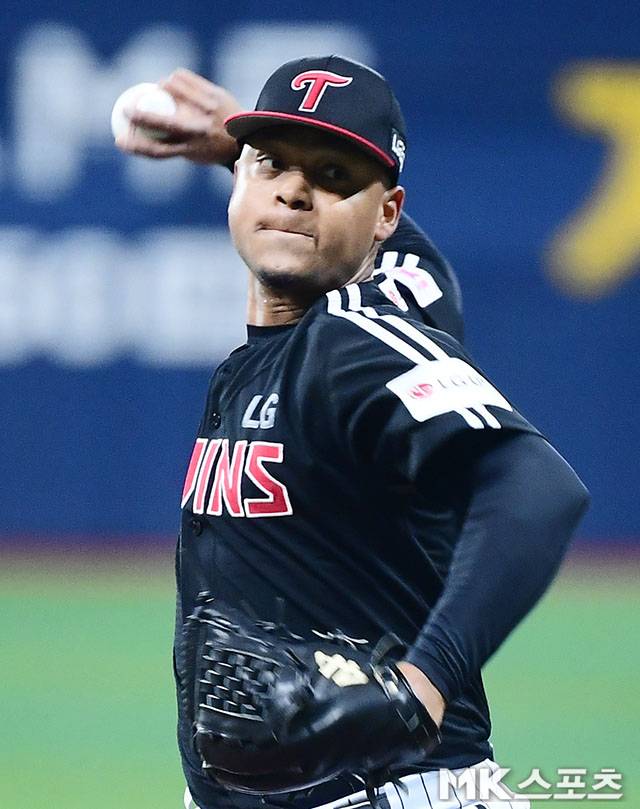 LG 에르난데스는 5일 창원 NC전에서 역투했다. 사진=김영구 기자