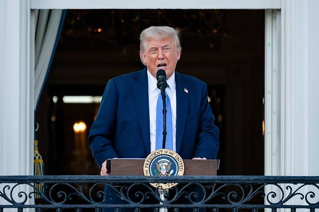 도널드 트럼프 미국 대통령이 4일(현지시간) 미국 워싱턴 DC 백악관 남쪽 잔디밭에서 열린 여름 파티에서 연설하고 있다. [EPA]