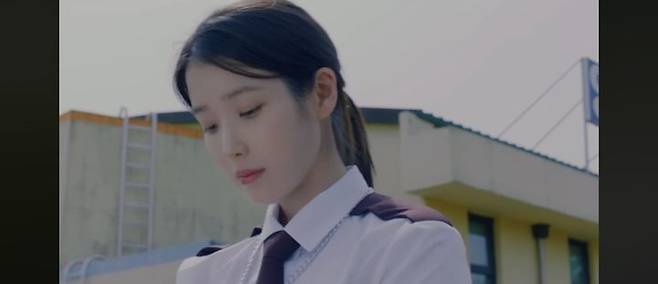 [서울=뉴시스] 아이유 '네버 엔딩 스토리' 뮤직비디오. (사진 = 유튜브 캡처) 2025.06.05. photo@newsis.com *재판매 및 DB 금지