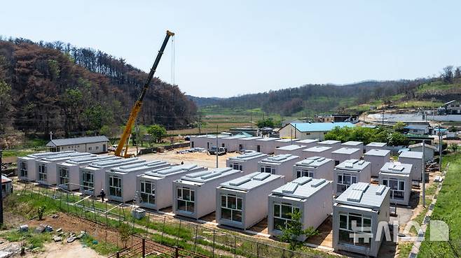 [안동=뉴시스] 지난 달 27일 경북 영덕군 영덕읍 매정리 임시주거시설 현장.(사진=영덕군 제공) 2025.06.05. photo@newsis.com
