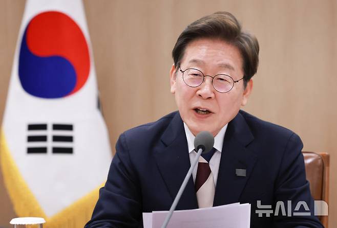 [서울=뉴시스] 최진석 기자 = 이재명 대통령이 4일 서울 용산 대통령실 청사에서 열린 '비상경제점검 태스크포스(TF) 회의'에서 발언하고 있다. (대통령실통신사진기자단) 2025.06.04. myjs@newsis.com