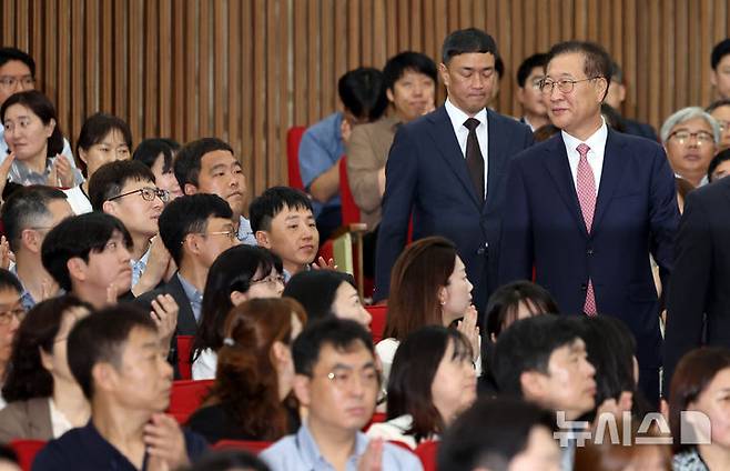 [과천=뉴시스] 이영환 기자 = 박성재 법무부 장관이 5일 오전 경기 과천시 법무부에서 열린 이임식에 참석하고 있다. 2025.06.05. 20hwan@newsis.com