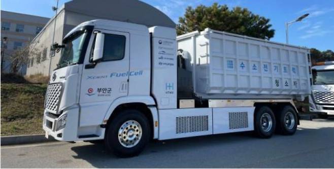 암롤트럭. 부산시 제공