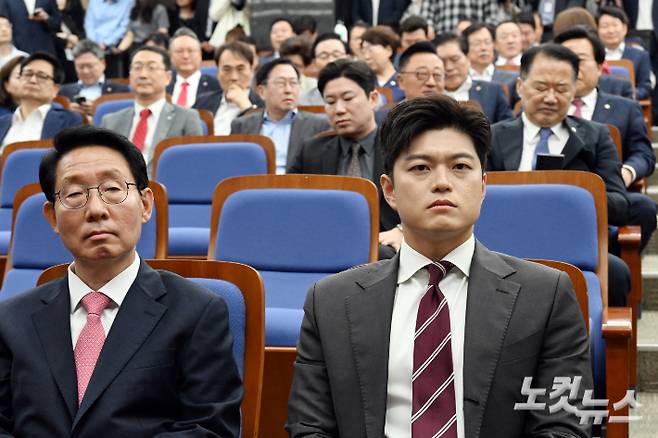 국민의힘 김용태 비상대책위원장이 5일 서울 여의도 국회에서 열린 당 의원총회에 참석하고 있다. 윤창원 기자