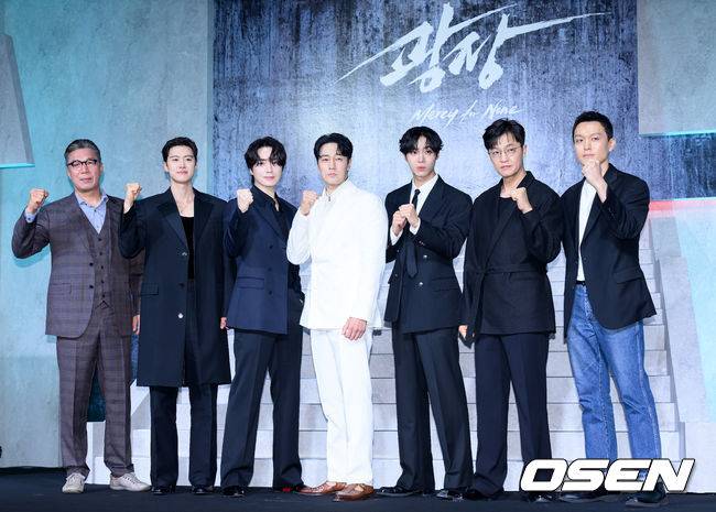 [OSEN=이대선 기자] 5일 서울 중구 앰배서더 서울 풀만 호텔 넷플릭스 시리즈 '광장' 제작발표회가 열렸다.