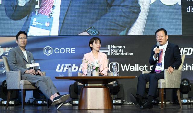 5일 서울 송파구 시그니엘 서울에서 열린 비트코인 서울 2025에서 서유석(오른쪽부터) 한국금융투자협회장, 고란 알고란 대표, 김서준 해시드 대표가 '한국 금융시장과 비트코인 ETF 도입의 필요성과 과제'를 주제로 대담하고 있다. 조태형 기자 2025.06.05