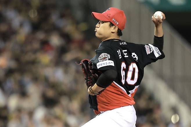 KIA 투수 김도현은 5일 잠실 두산전에서 선발등판해 7이닝 1실점으로 하이 퀄리티스타트를 기록했다. 잠실|뉴시스