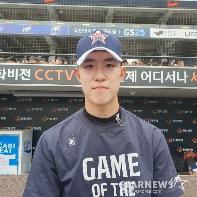 장충고 문서준이 2일 대전한화생명 볼파크에서 열린 2025 한화이글스배 고교대학 올스타전을 앞두고 취재진과 인터뷰에 응했다. /사진=김동윤 기자