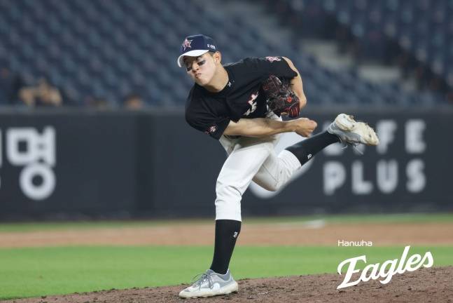 장충고 문서준이 2일 대전한화생명 볼파크에서 열린 2025 한화이글스배 고교대학 올스타전에서 역투하고 있다. /사진=한화 이글스 제공