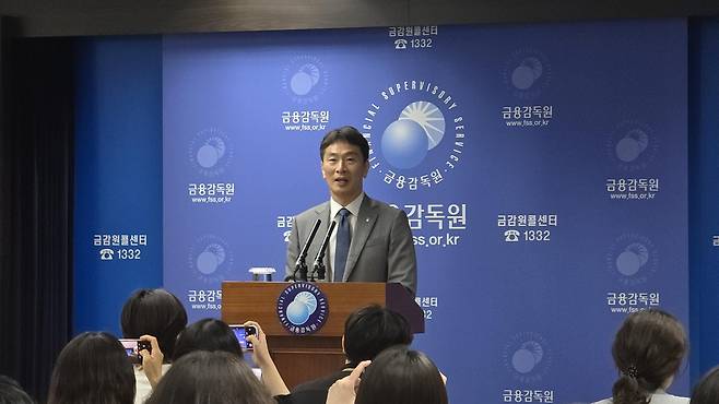 퇴임인사하는 이복현 금융감독원장 [연합뉴스 자료사진]