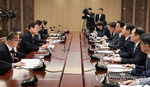 비상경제점검 TF 회의 주재하는 이재명 대통령     (서울=연합뉴스) 홍해인 기자 = 이재명 대통령이 4일 서울 용산 대통령실 청사에서 '대통령 1호 명령, 비상경제점검 태스크포스(TF) 회의'를 주재하고 있다. 2025.6.4
    hihong@yna.co.kr
(끝)