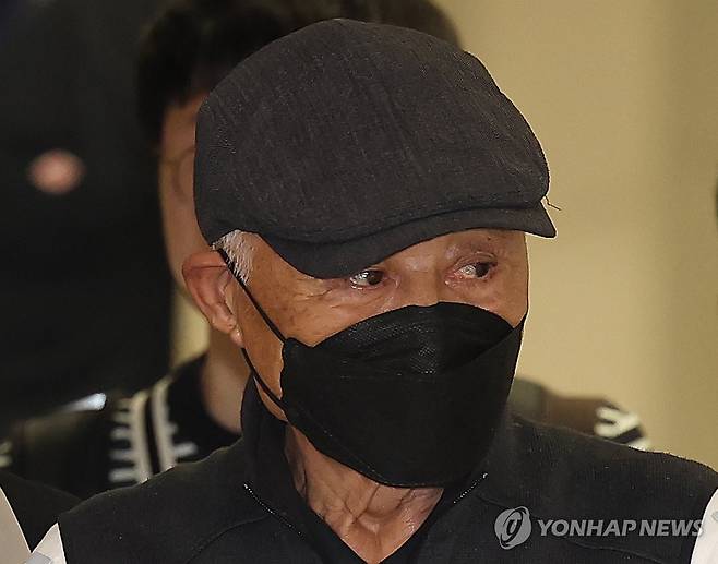 강제 송환된 허재호 전 대주그룹 회장 [연합뉴스 자료사진]