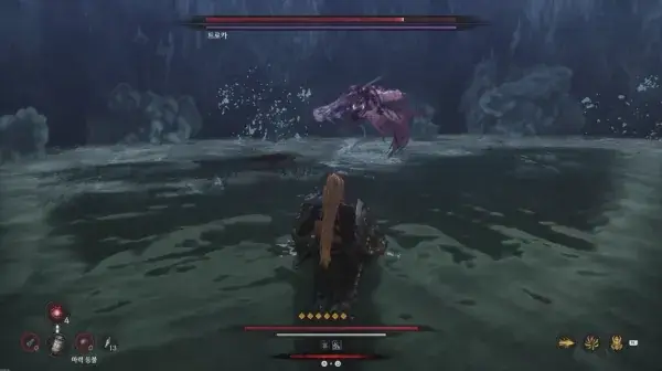 - 원거리 공격을 회피하며 가까이 다가가는 플레이가 핵심이다