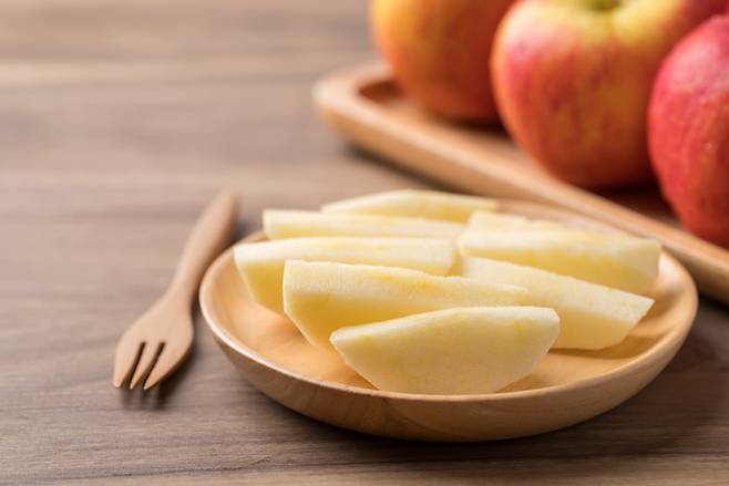 매일 사과 한 두개를 먹으면 피부와 면역체계를 보호할 수 있다. [사진= 게티이미지뱅크]