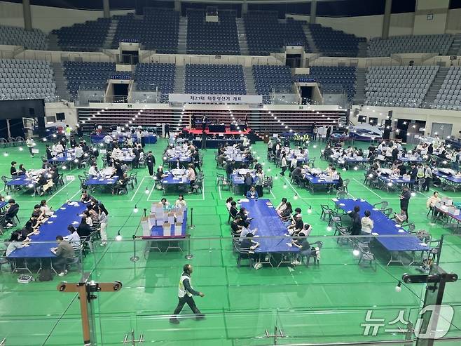지난 3일 대선 개표를 진행하고 있는 안동체육관 2025.6.5/뉴스1 신성훈 기자