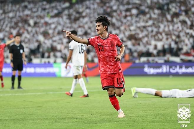 축구대표팀 김진규가 6일 새벽(한국시간) 이라크 바스라에 있는 바스라 인터내셔널 스타디움에서 열린 이라크와 2026 북중미 월드컵 아시아 지역 3차 예선 B조 9차전 원정 경기에서 후반 교체 투입돼 선제골을 터뜨린 뒤 세리머니하고 있다. 사진 | 대한축구협회