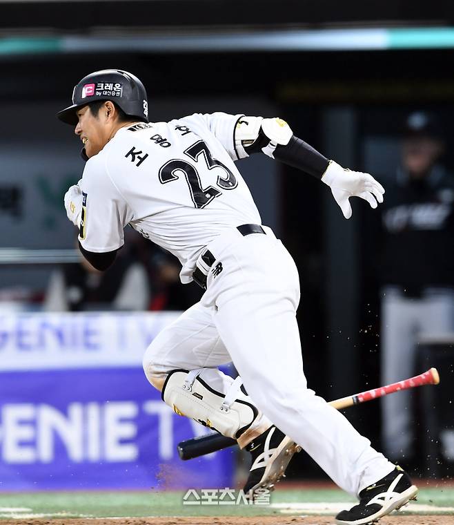 KT 조용호가 수원케이티위즈파크에서 열린 2024 KBO리그 한화전에서 안타를 치고 있다. 수원 | 박진업 기자 upandup@sportsseoul.com