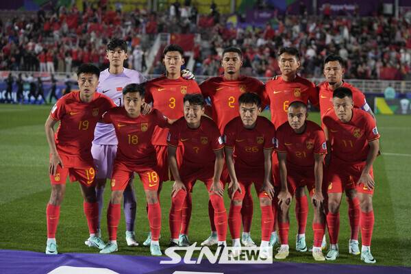 중국 축구 대표팀 선수단. 사진┃뉴시스/AP