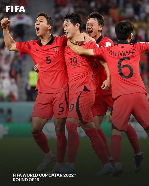 2022 카타르 월드컵에서 포르투갈을 꺾고 16강 진출을 확정했던 대한민국 대표팀. 사진┃국제축구연맹(FIFA)