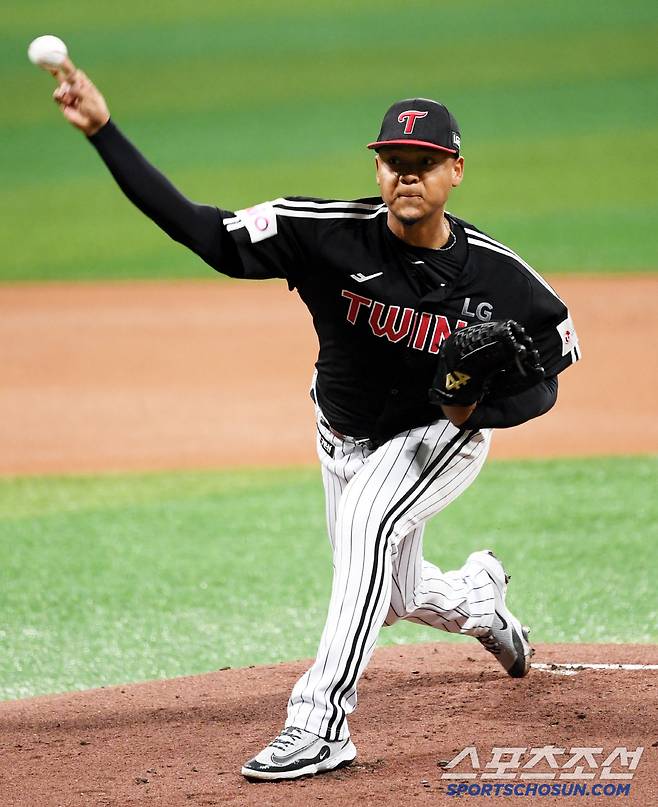 9일 서울 고척스카이돔에서 열린 키움 히어로즈와 LG 트윈스의 경기. LG 에르난데스가 역투하고 있다. 고척=박재만 기자 pjm@sportschosun.com/2025.04.09/