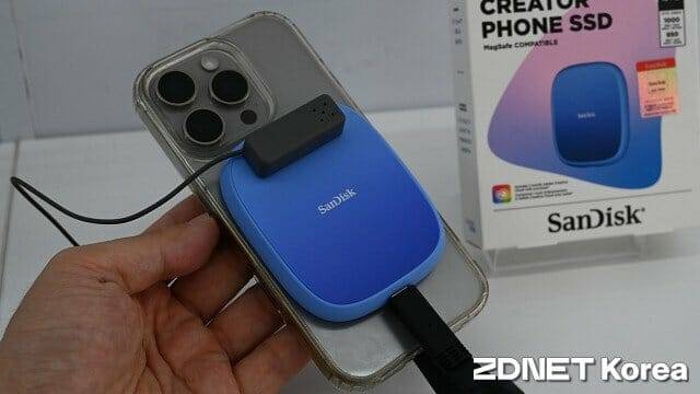 맥세이프 호환 기기에 쉽게 고정할 수 있다. (사진=지디넷코리아)