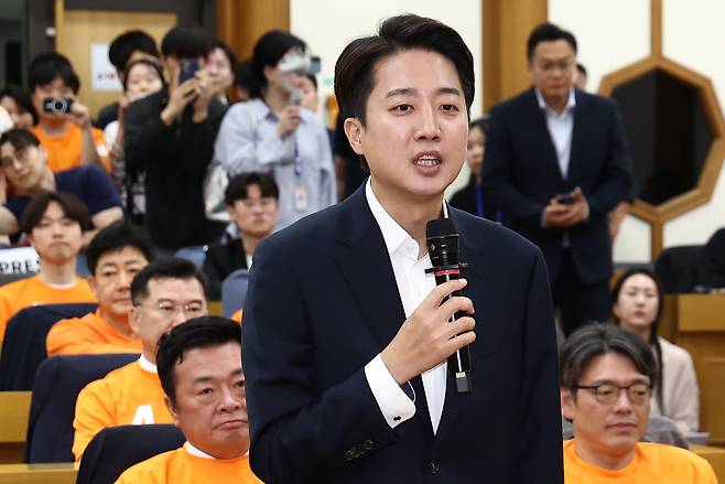 개혁신당 대통령 후보로 나섰던 이준석 의원이 지난 3일 서울 여의도 국회 의원회관에 마련된 제21대 대통령선거 개표상황실에서 입장을 밝히고 있다./뉴스1