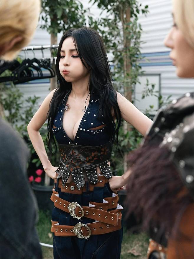 SaveVid.Net_504119109_18517554232041587_3905251151291154832_n.jpg 산다라박 인스타 업로드