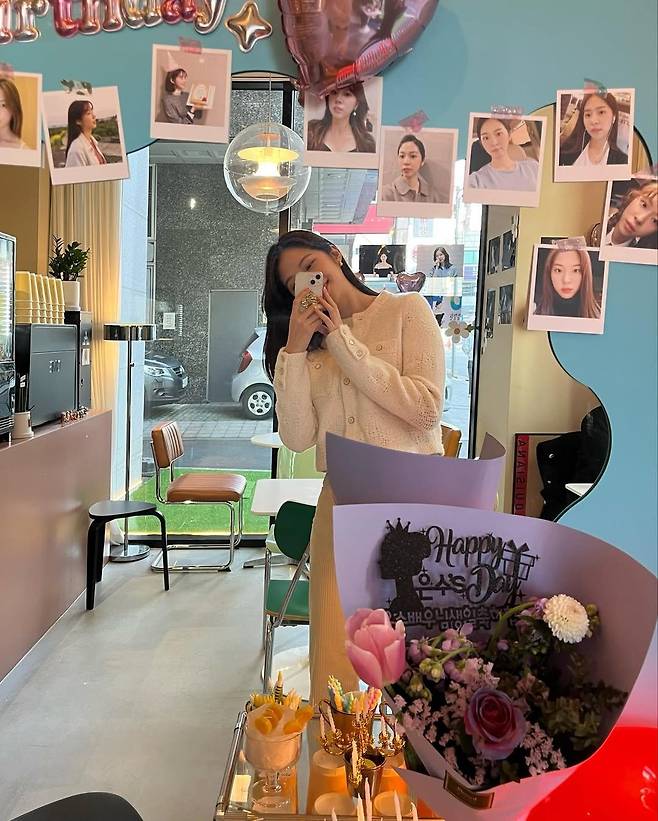 평범했던 생일을 그 어느때보다 의미있고 소중하고 행복한 날로 만들어주셔서 정말 감...사다. 정말 감사하다는 말로 부족한 거 같아요. 정말 고마워요..💗 (2)_20250606_104110_115.jpg 매력적인 페이스의 배우 서은수