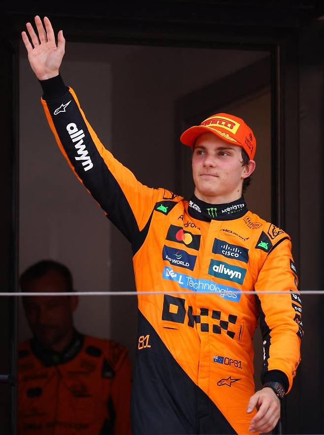 피아스트리가 6월 1일 스페인 바르셀로나-카탈루냐 서킷 9라운드 경기에서 1위에 오른 후 기념 촬영하고 있다. 연합뉴스