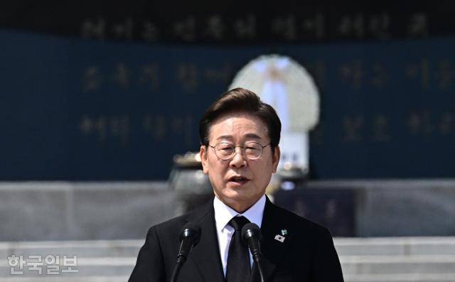 이재명 대통령이 6일 서울 동작구 국립서울현충원에서 열린 제70회 현충일 추념식에서 추념사를 하고 있다. 왕태석 선임기자