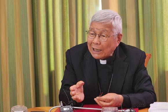 교황청 성직자부 장관인 유흥식 추기경이 9일(현지시간) 교황청 성직자부 청사에서 한국 취재진과 간담회를 하고 있다. 2025.05.09 (바티칸=연합뉴스)