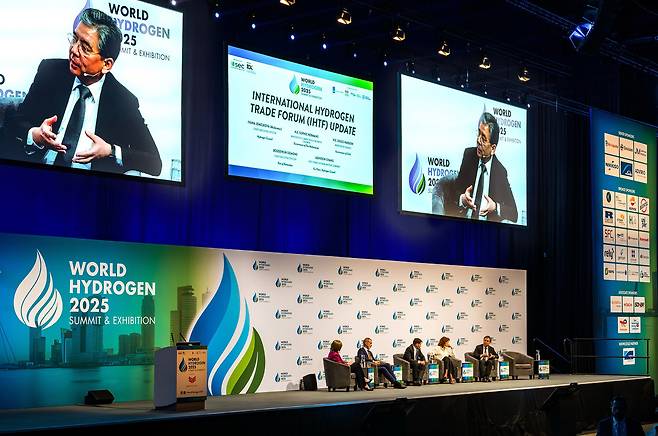 Hyundai Motor Group Vice Chair Chang Jae-hoon speaks at a high-level roundtable during the World Hydrogen Summit 2025 in Rotterdam, Netherlands, on May 21. (Hyundai Motor Group)