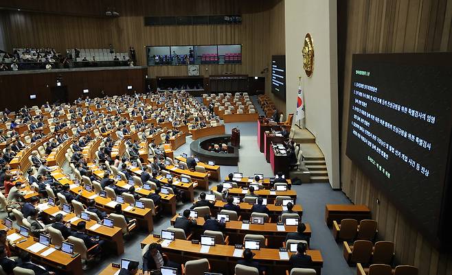 The National Assembly passes three special counsel bills on June 5, including those concerning martial law, former first lady Kim Keon Hee and Corporal Chae. [YONHAP]