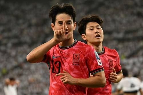 6일(한국시간) 이라크 바스라 국제경기장에서 열린 2026 국제축구연맹(FIFA) 북중미 월드컵 아시아 3차 예선 B조 9차전 원정 경기에서 결승골을 넣은 김진규 선수. [AFP=연합뉴스]