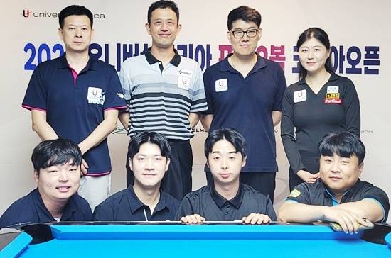 ‘2025 유니버설코리아포켓9볼 코리아오픈’ 8강 진출자들이 8강 경기에 앞서 포즈를 취하고 있다. (사진=대한당구연맹)