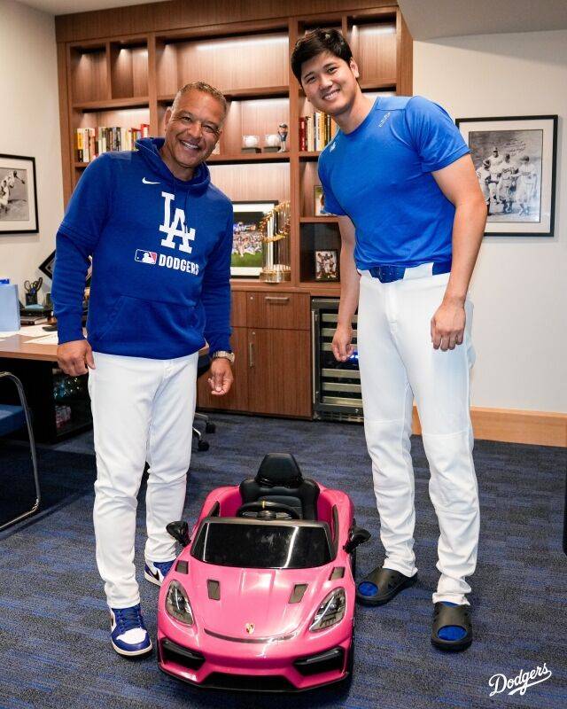 로버츠 감독의 장난감 차 선물/다저스 X 캡쳐