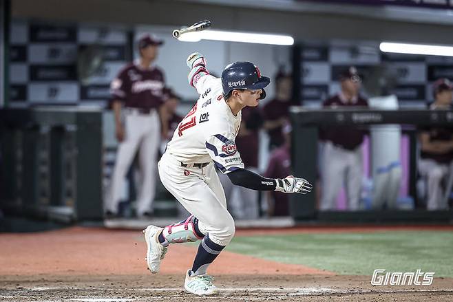 [서울=뉴시스] 프로야구 롯데 자이언츠 윤동희가 4일 부산 사직구장에서 열린 2025 신한 쏠뱅크 KBO리그 키움 히어로즈와의 경기 도중 희생 타점을 올리고 있다. (사진=롯데 자이언츠 제공) 2025.06.04. *재판매 및 DB 금지