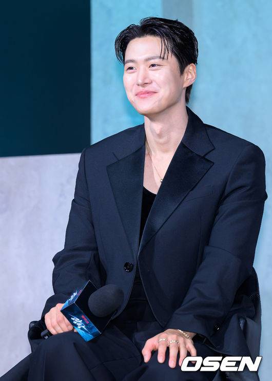 [OSEN=이대선 기자] 5일 서울 중구 앰배서더 서울 풀만 호텔 넷플릭스 시리즈 '광장' 제작발표회가 열렸다.