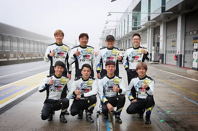 뉘르부르크링 24시간 내구 레이스에 출전할 TGRR 선수들. 사진: 김학수 기자