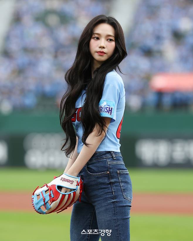 에스파 멤버 카리나. 롯데 자이언츠 제공